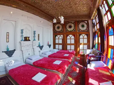 اقامتگاه سنتی طاها شیراز